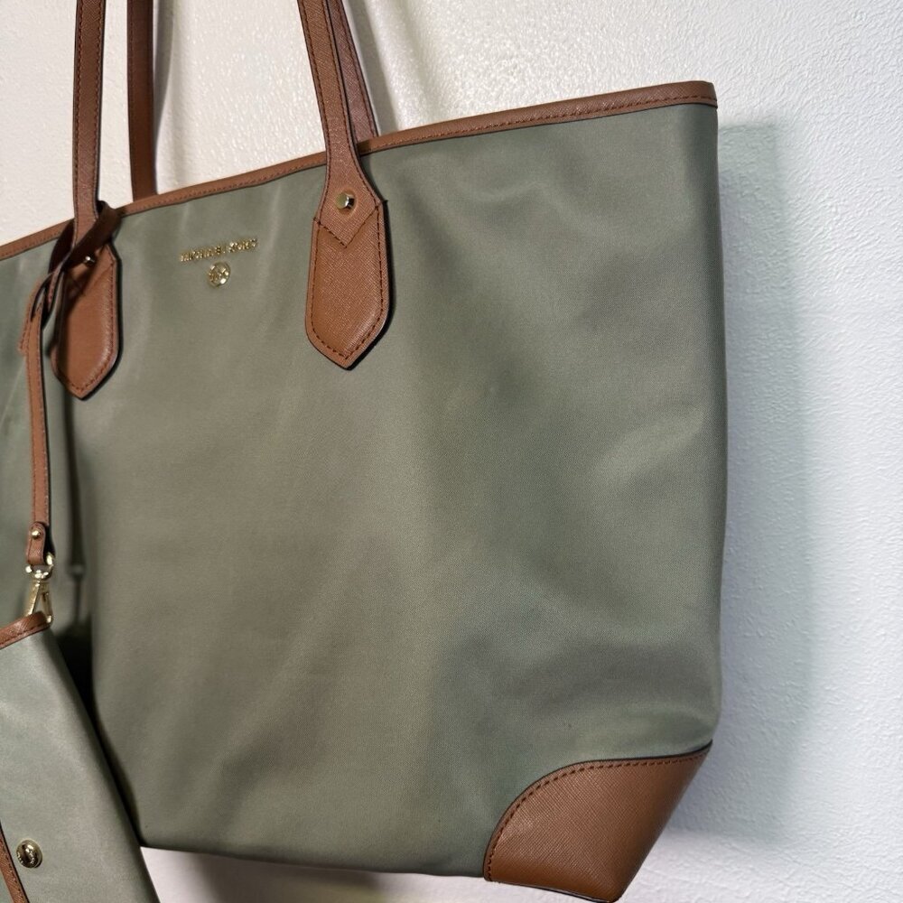 Michael Kors Eva Large Nylon Leather Tote Wh Match Pouch Army Green Timeless - Picture 15 of 16